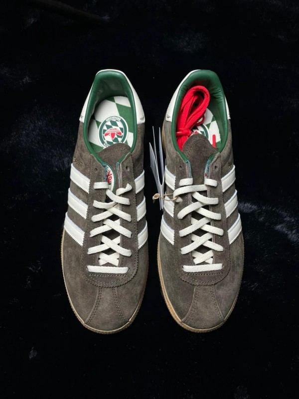 Adidas München BSTN Oktoberfest Italians Weekend Dust Cargo taille 42 2/3 Neuf 2