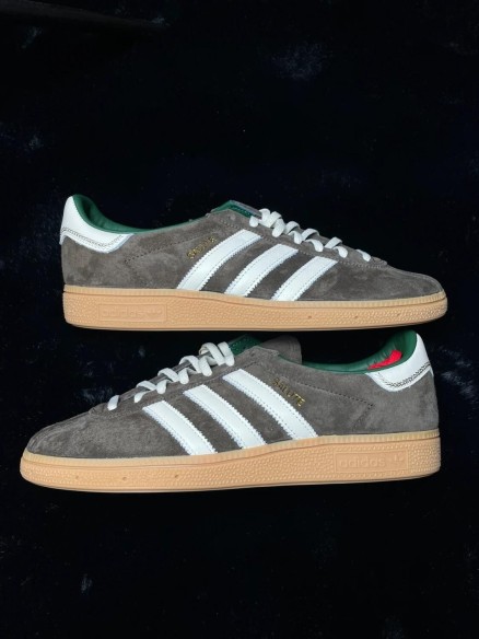 Adidas München BSTN Oktoberfest Italians Weekend Dust Cargo taille 42 2/3 Neuf