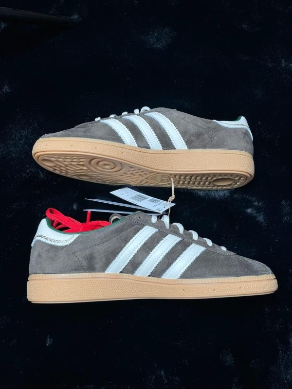 Adidas München BSTN Oktoberfest Italians Weekend Dust Cargo taille 42 2/3 Neuf 2
