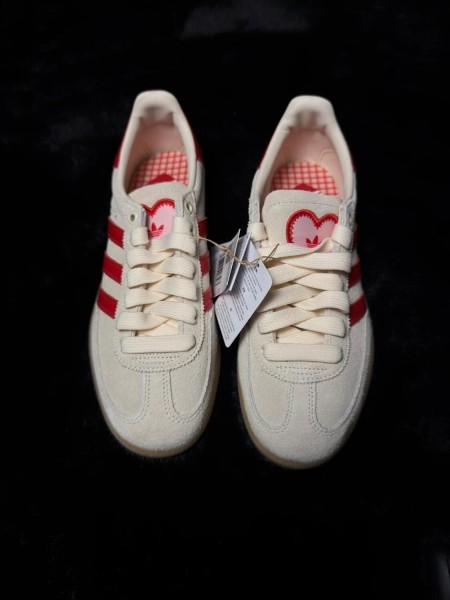 Adidas handball spezial saint valentin rose rouge