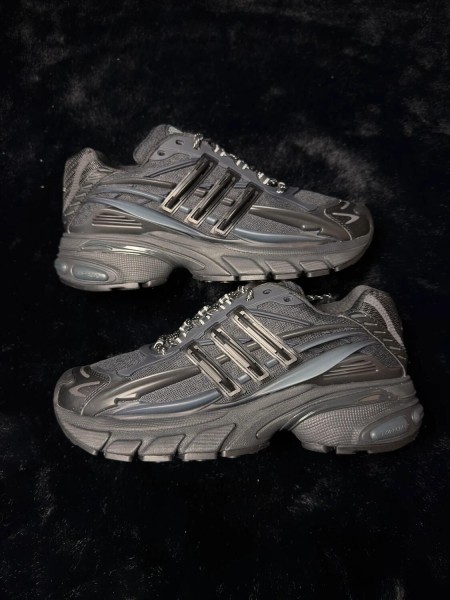 Adidas adistar jellyfish pharrell williams triple black - taille 42