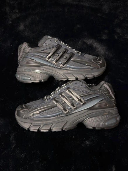 Adidas adistar jellyfish pharrell williams triple black - taille 42