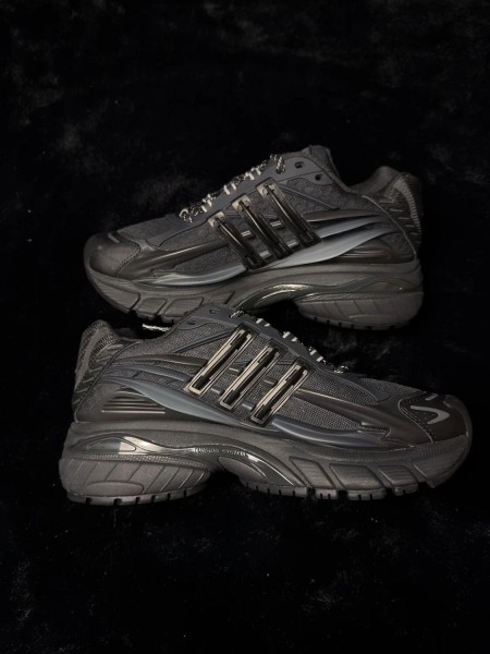 Adidas adistar jellyfish pharrell williams triple black - taille 42