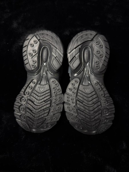 Adidas adistar jellyfish pharrell williams triple black - taille 42