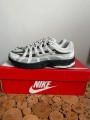 Nike P-6000 grise blanche et noire