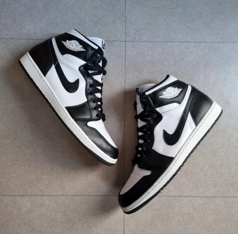 Jordan 1 "Black & White" 2014