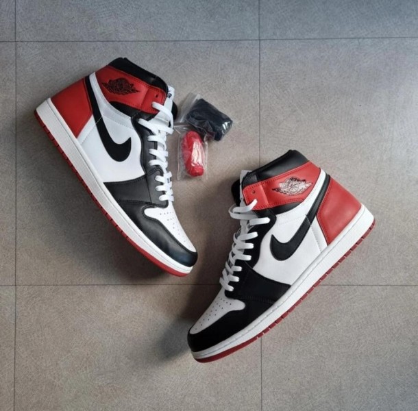 Jordan 1 "Black Toe" 2016