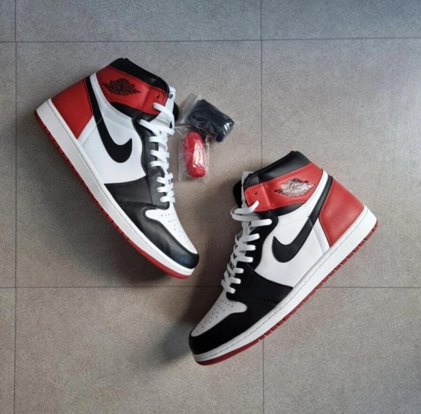 Jordan 1 "Black Toe" 2016