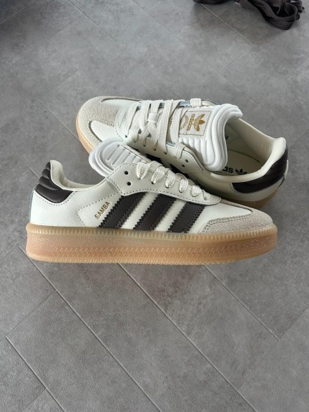 Samba off white earstrata chocolate brown