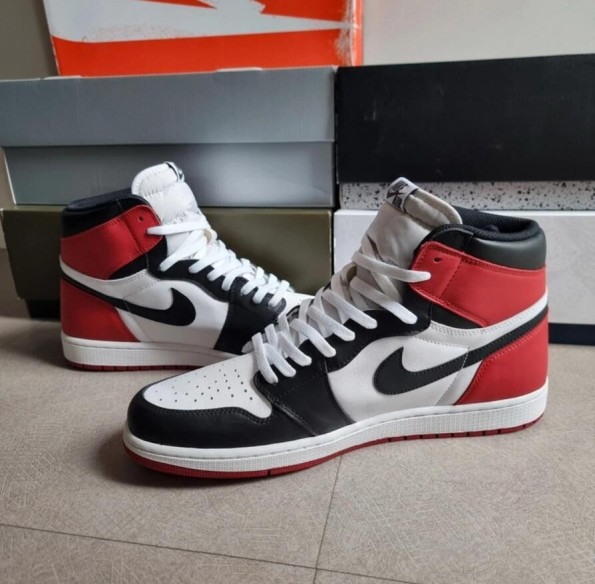 Jordan 1 "Black Toe" 2016