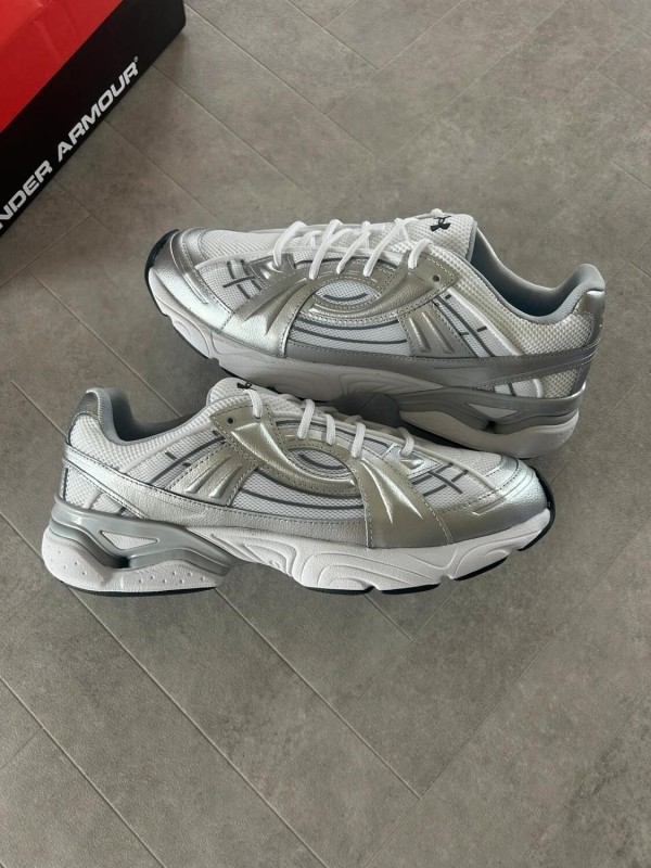 Under Armour sola white silver metallic