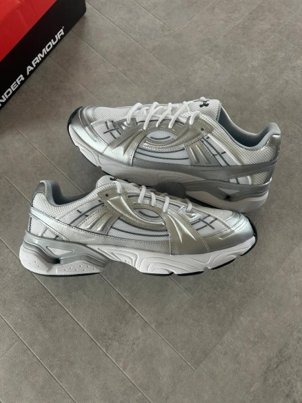 Under Armour sola white silver metallic