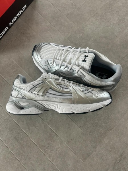 Under Armour sola white silver metallic
