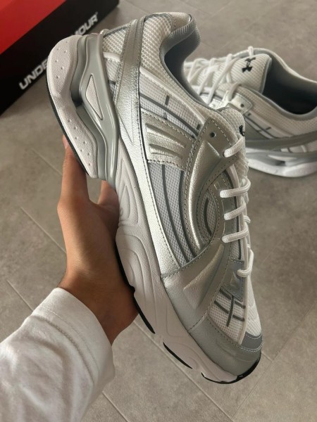 Under Armour sola white silver metallic