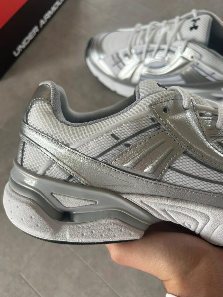Under Armour sola white silver metallic