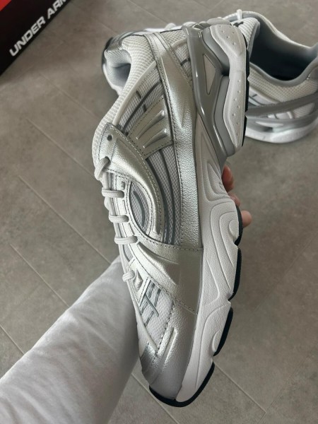 Under Armour sola white silver metallic