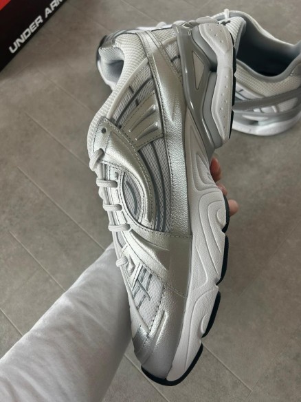 Under Armour sola white silver metallic