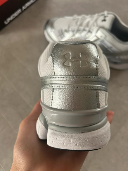 Under Armour sola white silver metallic
