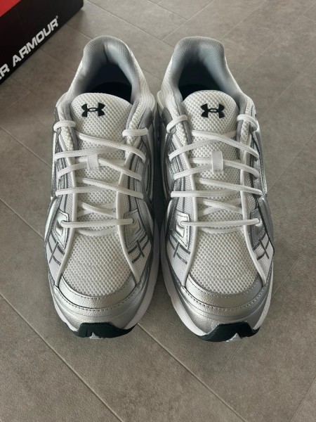 Under Armour sola white silver metallic
