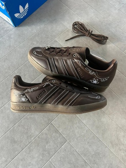 Adidas gazelle dark brown