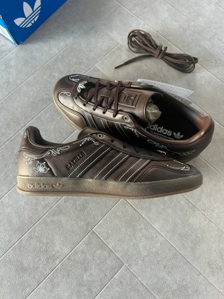 Adidas gazelle dark brown