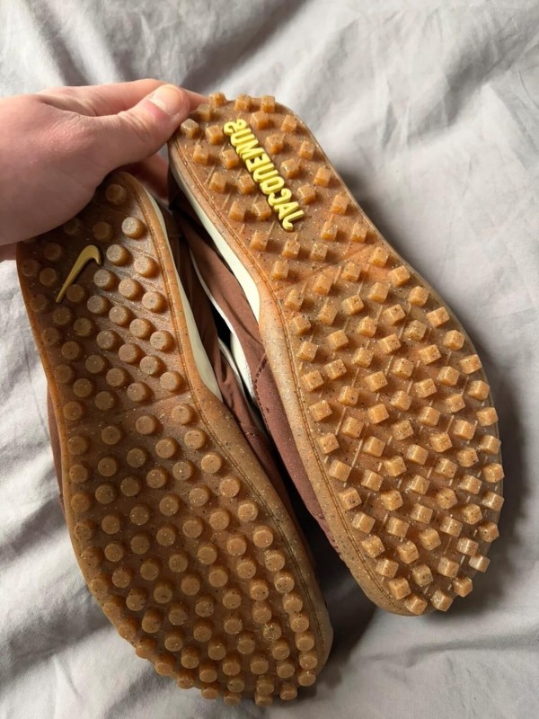Nike moon SP jacquemus Brown 2
