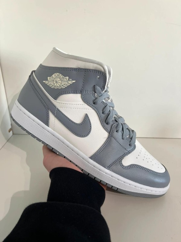 Nike air jordan 1 mid stealth