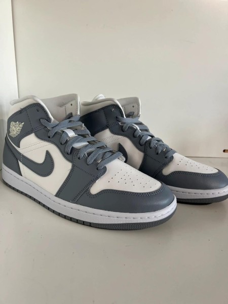 Nike air jordan 1 mid stealth