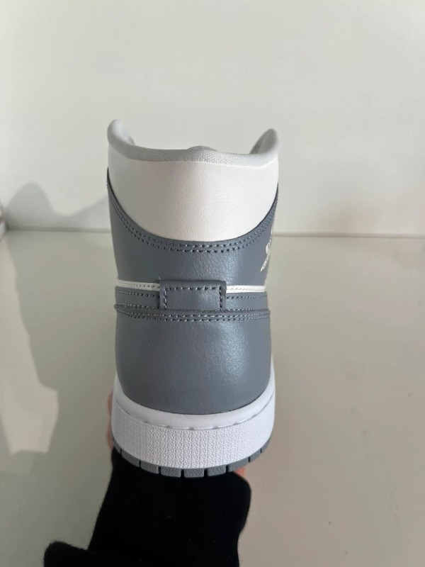 Nike air jordan 1 mid stealth 2