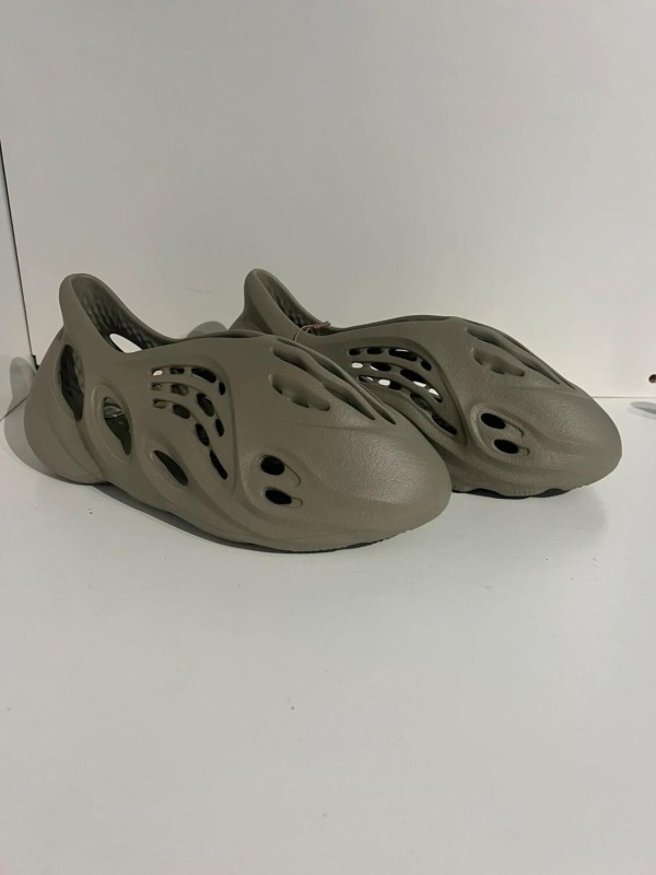 Yeezy foam runner stone salt 2