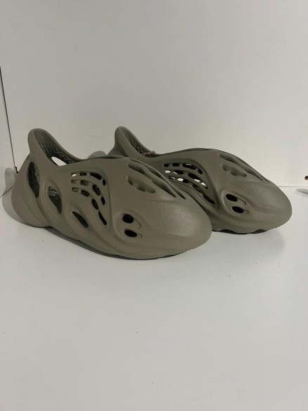 Yeezy foam runner stone salt