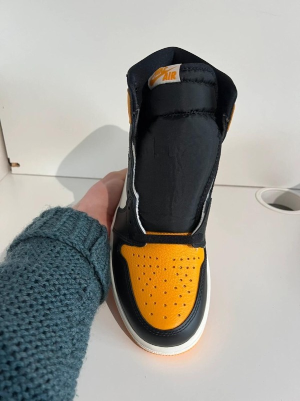 Nike air jordan 1 high taxi (Yellow Toe) 2