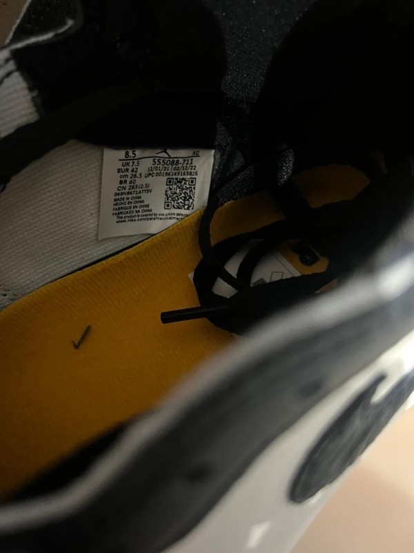 Nike air jordan 1 high taxi (Yellow Toe) 2