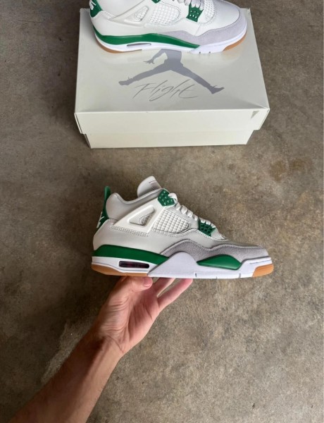 Jordan 4 SB pine green