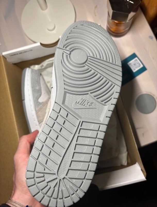 Jordan 1 Mid Particle Grey 2