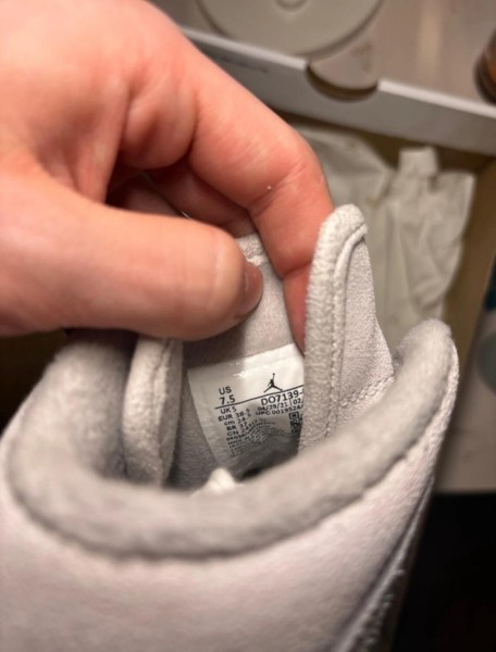 Jordan 1 Mid Particle Grey