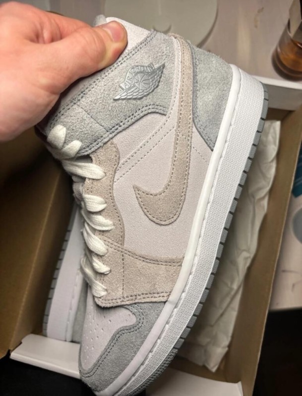 Jordan 1 Mid Particle Grey 2