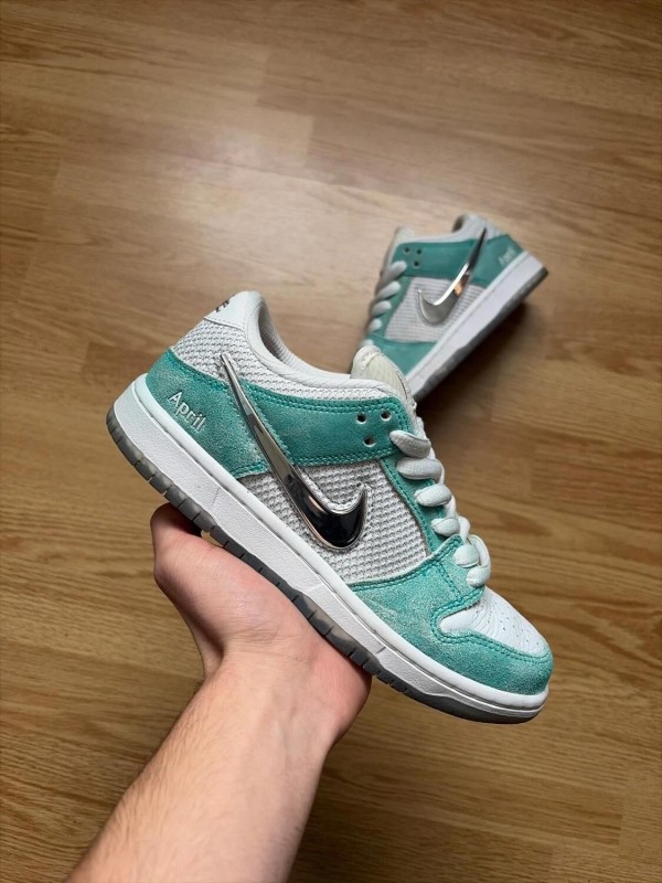 Nike sb april skateboard