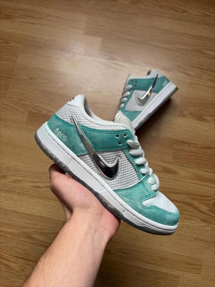 Nike sb april skateboard
