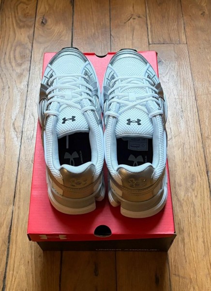 Under Armour UA sola white silver grey metallic blanc argent gris 40