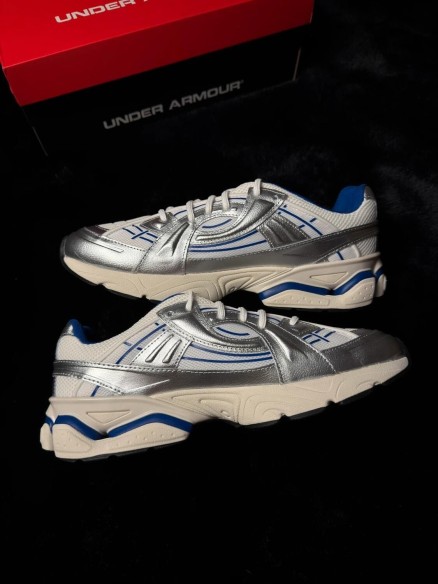 Under Armour UA Sola White metallic silver blue - taille 44