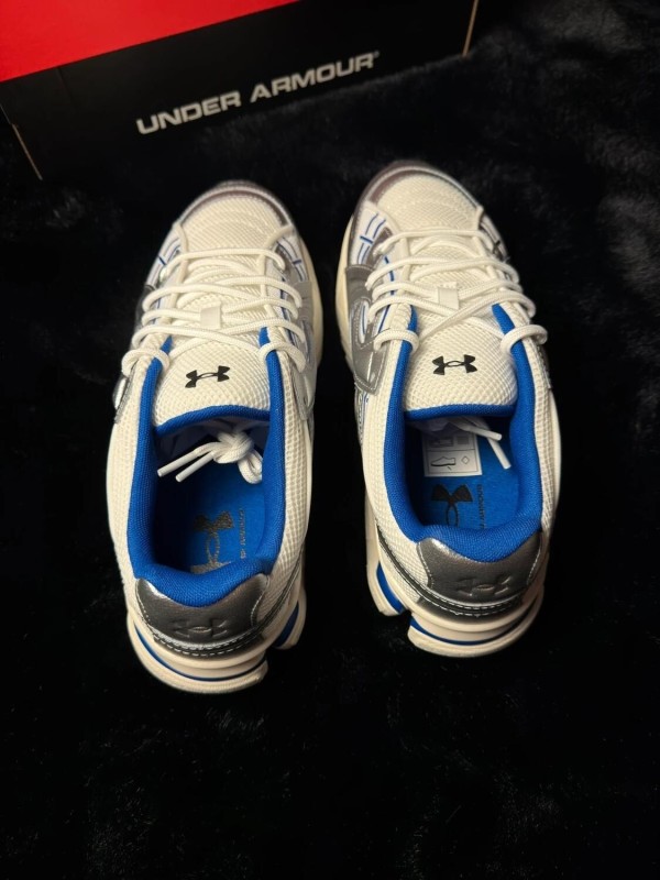 Under Armour UA Sola White metallic silver blue - taille 44 2