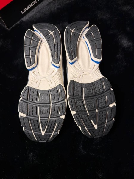 Under armour UA Sola White metallic silver blue - taille 46
