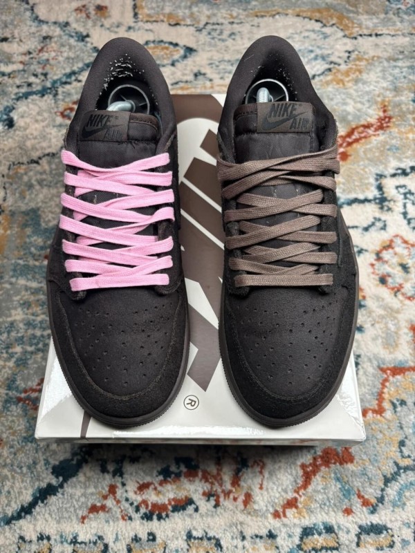 Air Jordan 1 Travis Scott Velvet 2