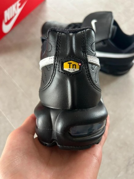 Nike air max plus tn tiempo black
