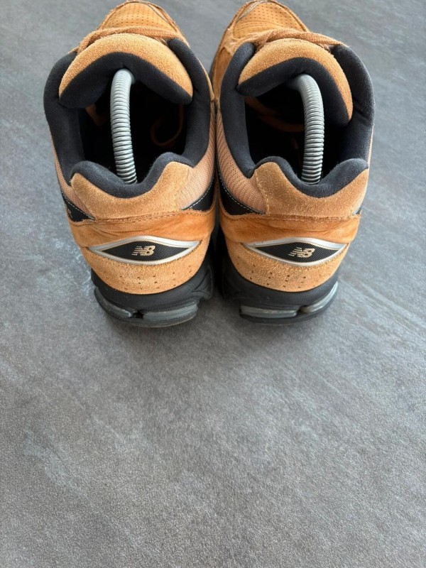 New balance 2002r brown - taille 44 2