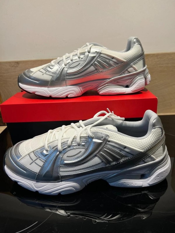 Under Armour UA Sola White Metallic Silver - Neuf - 47