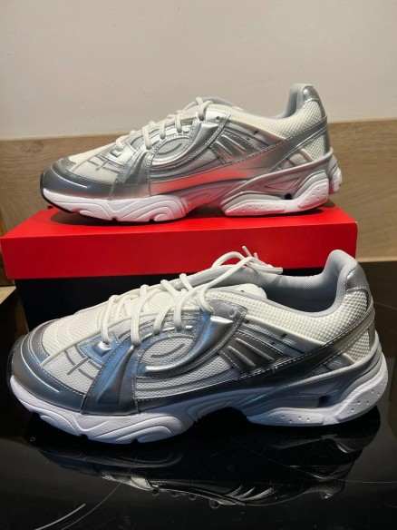 Under Armour UA Sola White Metallic Silver - Neuf - 47