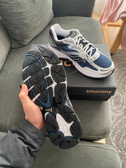 Saucony Progrid Omni 9 deep navy bleu marine