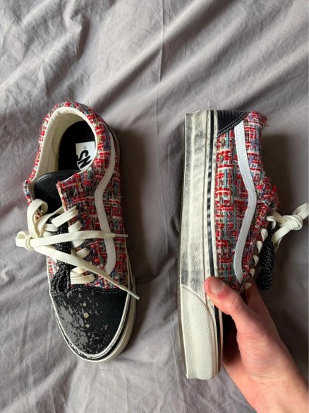 Vans old skool charms black and red